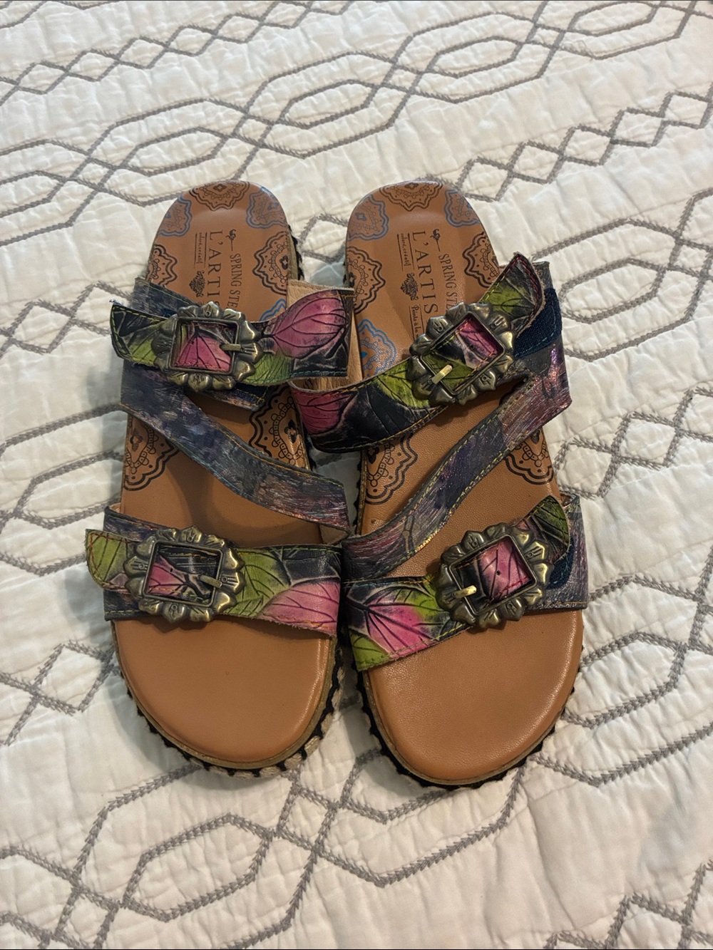 L'ATISTE Pink Green Purple Leaf-Print Buckle Slide Sandals